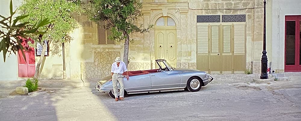 白い帽子の女の画像