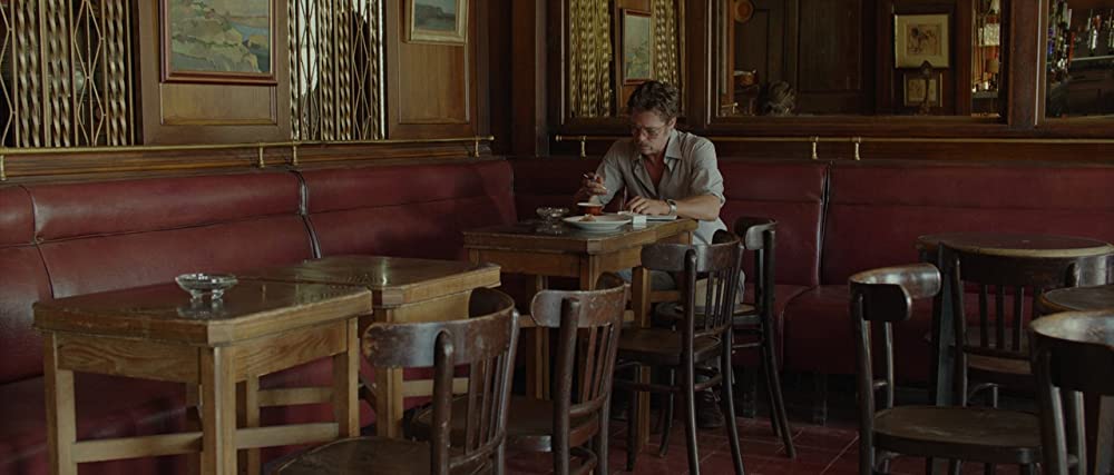 白い帽子の女の画像