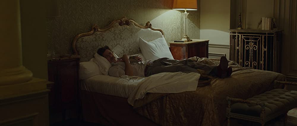 白い帽子の女の画像