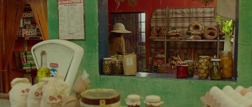 白い帽子の女の画像