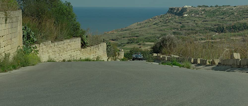 白い帽子の女の画像