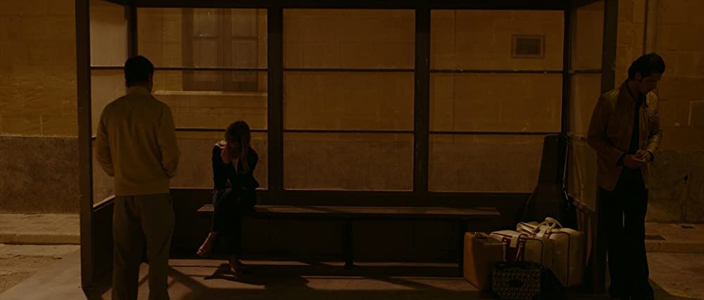 白い帽子の女の画像