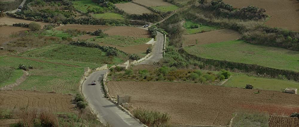白い帽子の女の画像