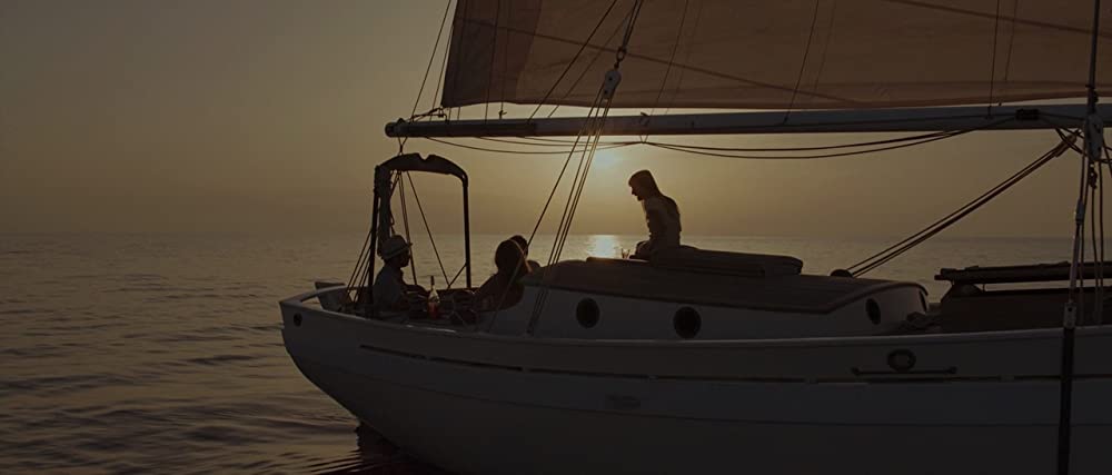 白い帽子の女の画像