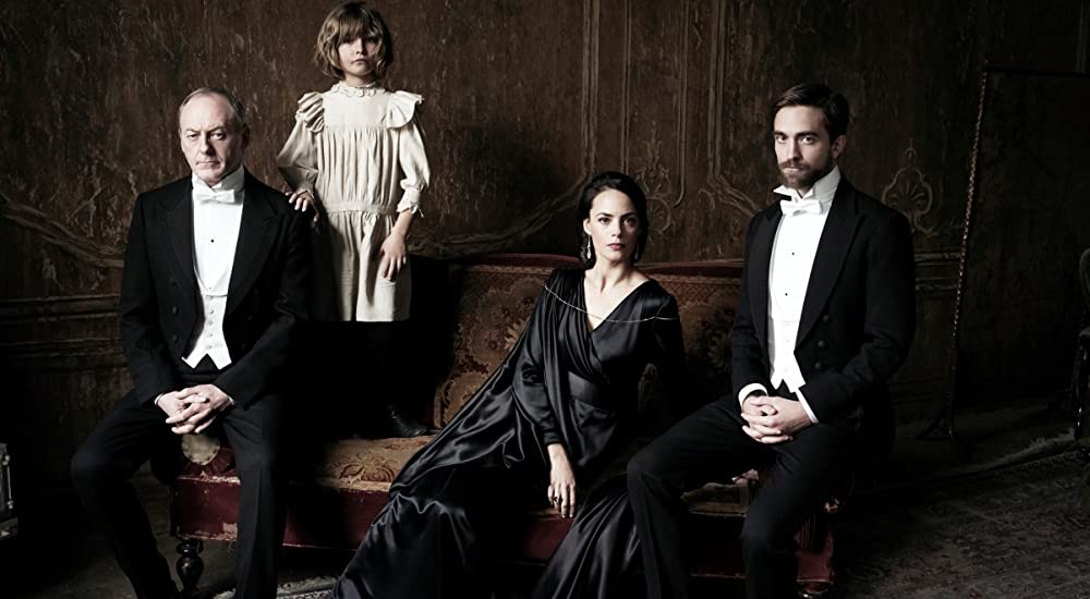 「シークレット・オブ・モンスター」ベレニス・ベジョ & リーアム・カニンガム & ロバート・パティンソン & トム・スウィートの画像