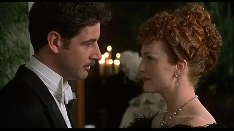 「理想の結婚」ジュリアン・ムーア & ジェレミー・ノーサムの画像