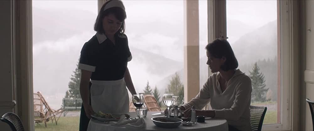 愛を綴る女の画像