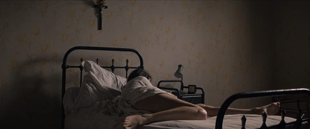 愛を綴る女の画像