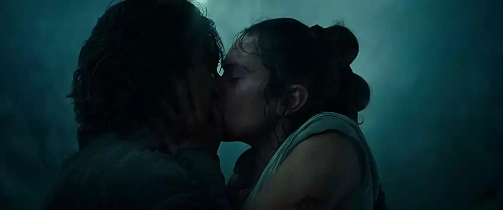 「スター・ウォーズ／スカイウォーカーの夜明け」アダム・ドライバー & デイジー・リドリーの画像