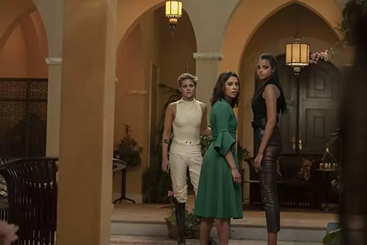 「チャーリーズ・エンジェル」クリステン・スチュワート & ナオミ・スコット & エラ・バリンスカの画像