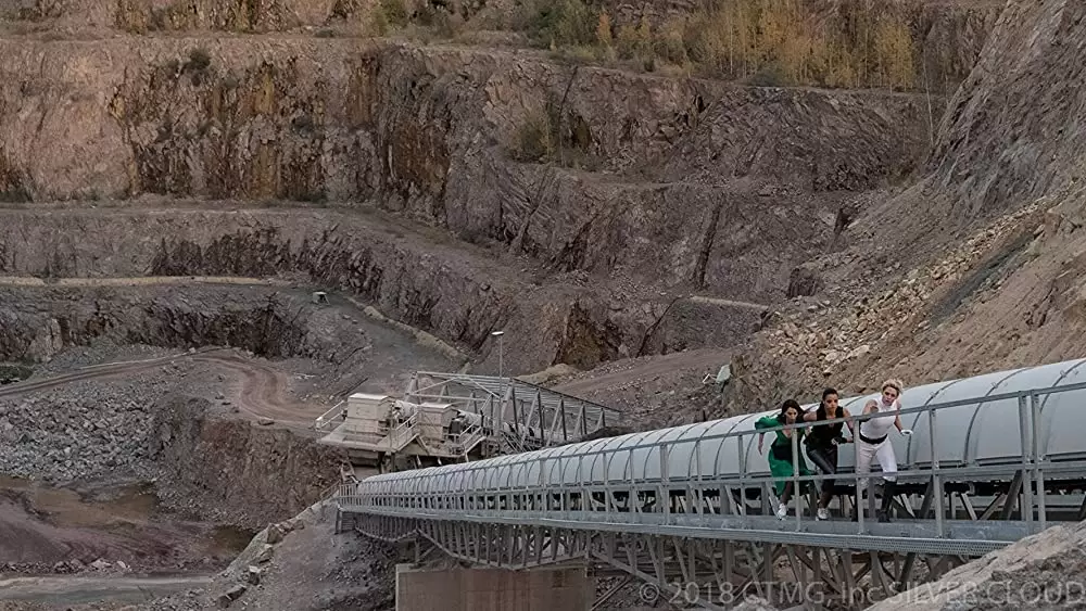 「チャーリーズ・エンジェル」クリステン・スチュワート & ナオミ・スコット & エラ・バリンスカの画像