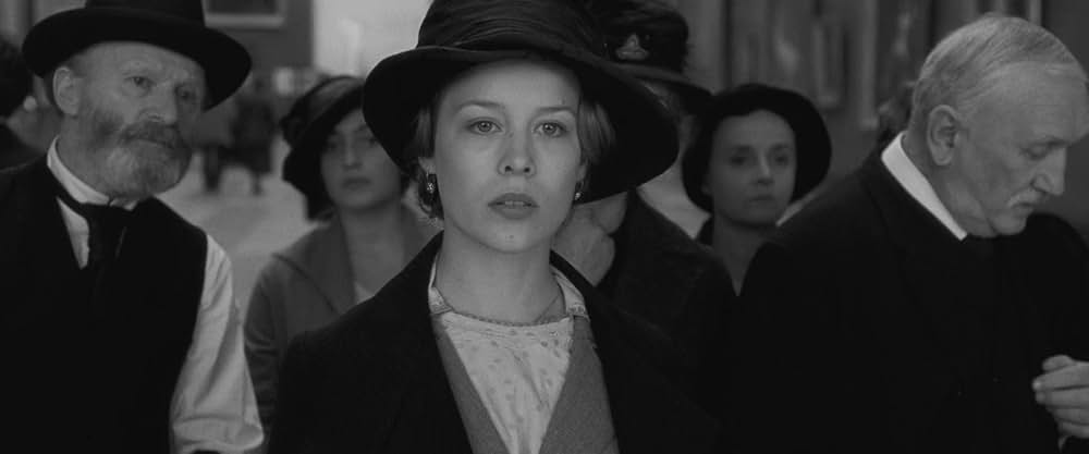 婚約者の友人の画像