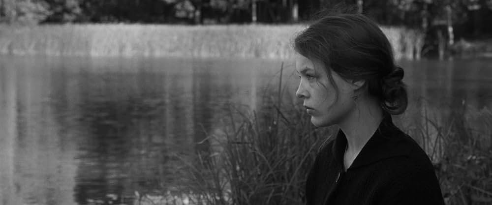 婚約者の友人の画像