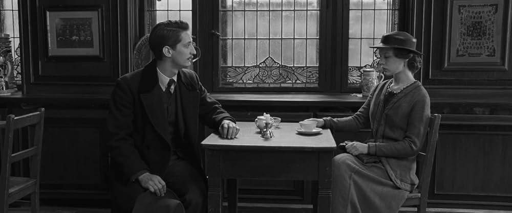 婚約者の友人の画像