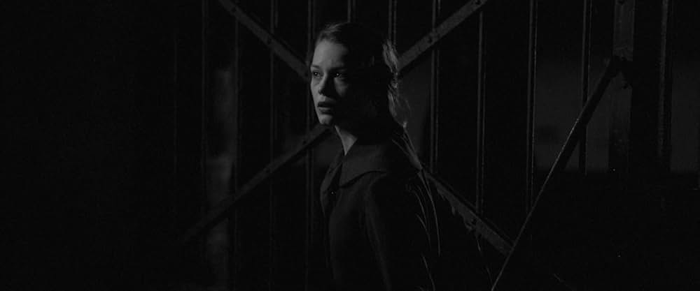 婚約者の友人の画像