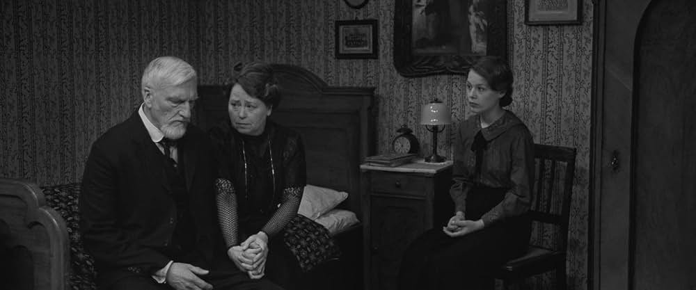 婚約者の友人の画像