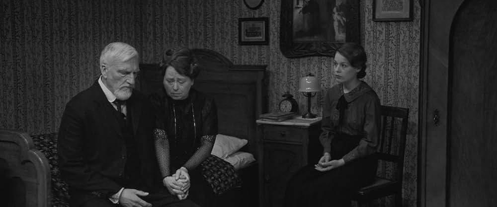 婚約者の友人の画像