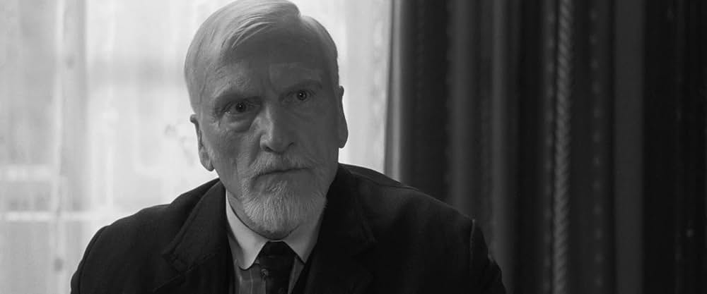 婚約者の友人の画像