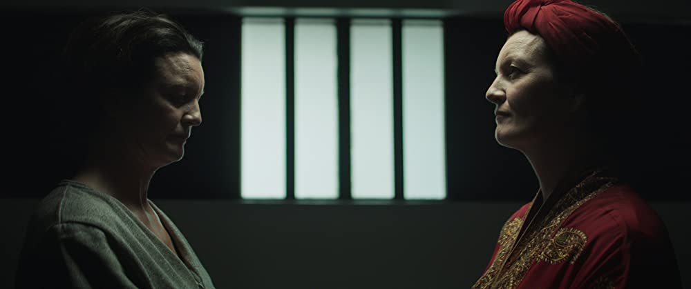 たちあがる女の画像