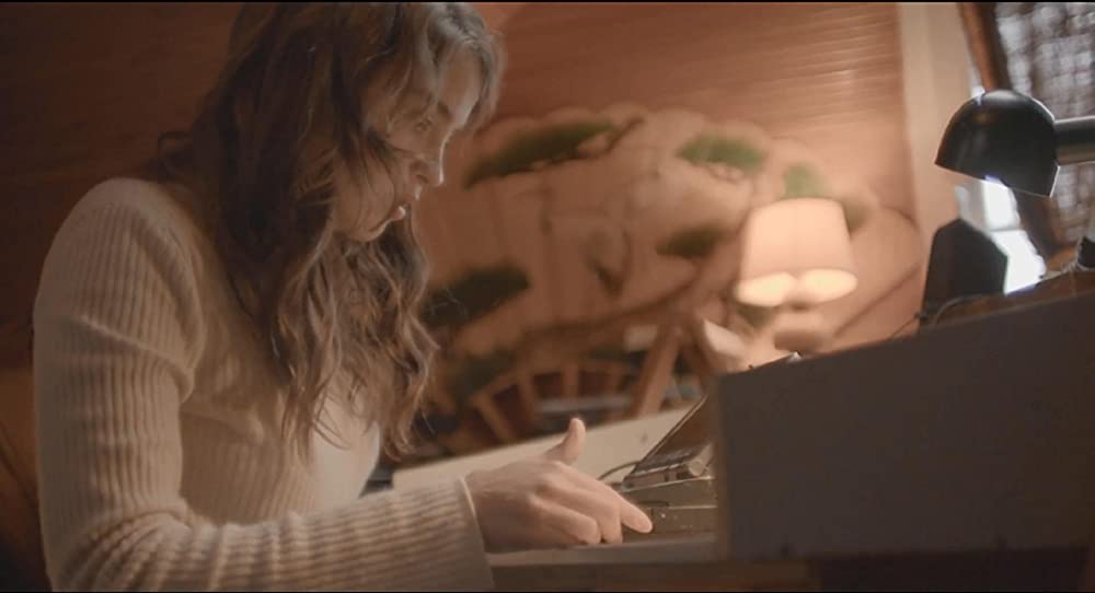 「ディアスキン 鹿革の殺人鬼」アデル・エネルの画像