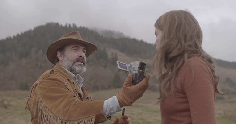 「ディアスキン 鹿革の殺人鬼」ジャン・デュジャルダン & アデル・エネルの画像