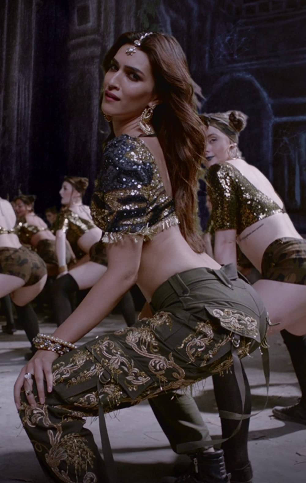 「ストゥリー 女に呪われた町」Kriti Sanonの画像