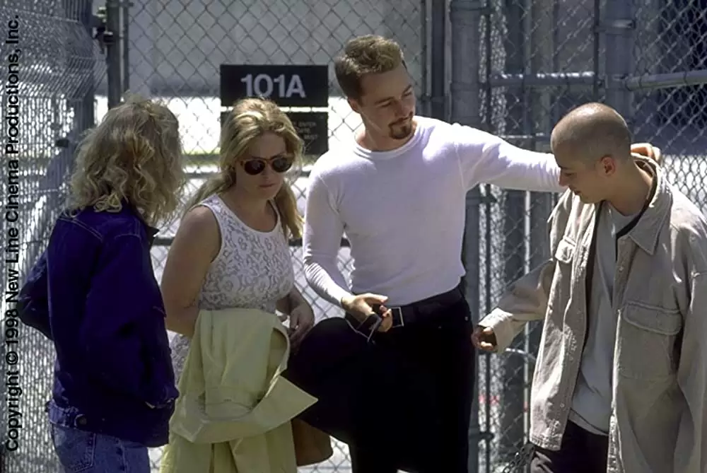 「アメリカン・ヒストリーX」ビバリー・ダンジェロ & エドワード・ファーロング & Jennifer Lien & エドワード・ノートンの画像