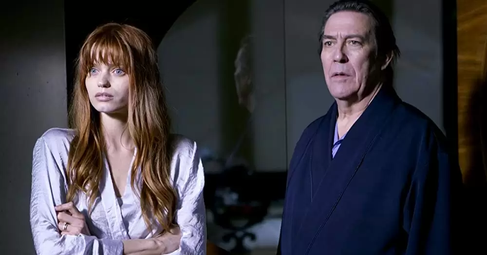 「エリザベス∞エクスペリメント」キアラン・ハインズ & アビー・リー・カーショウの画像