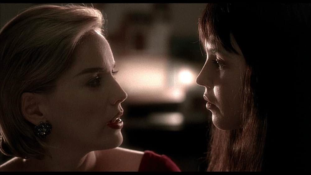 悪魔のような女の画像