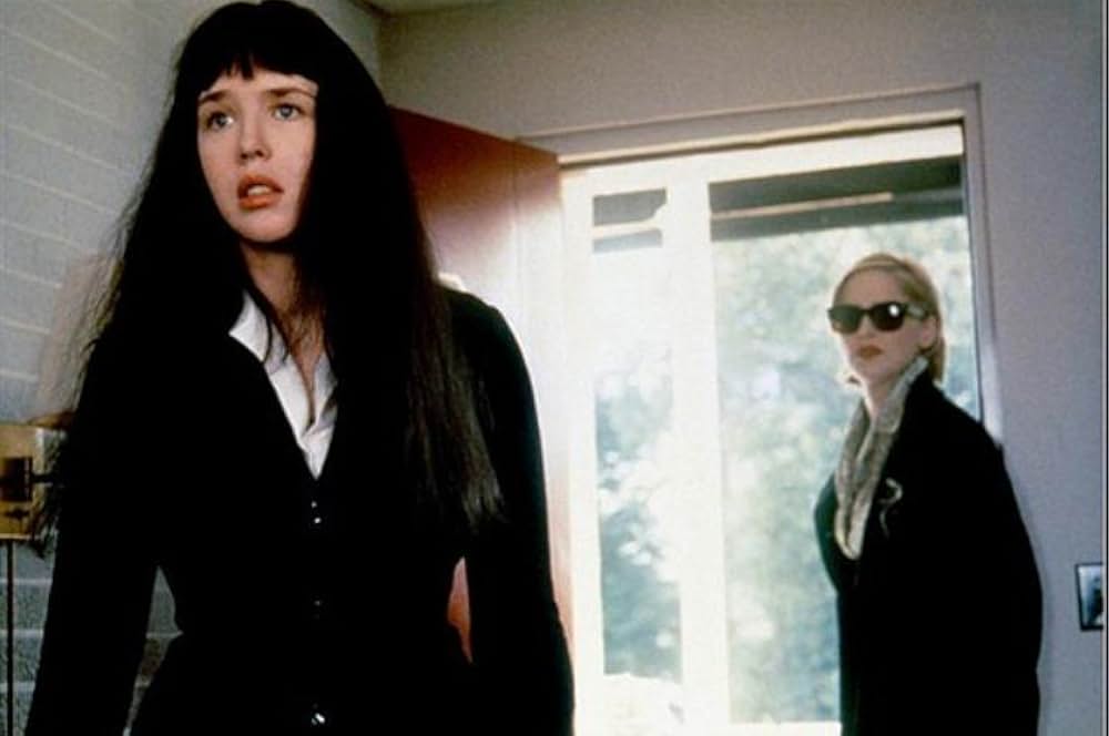 悪魔のような女の画像