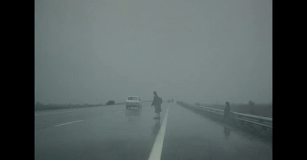 霧の中の風景の画像