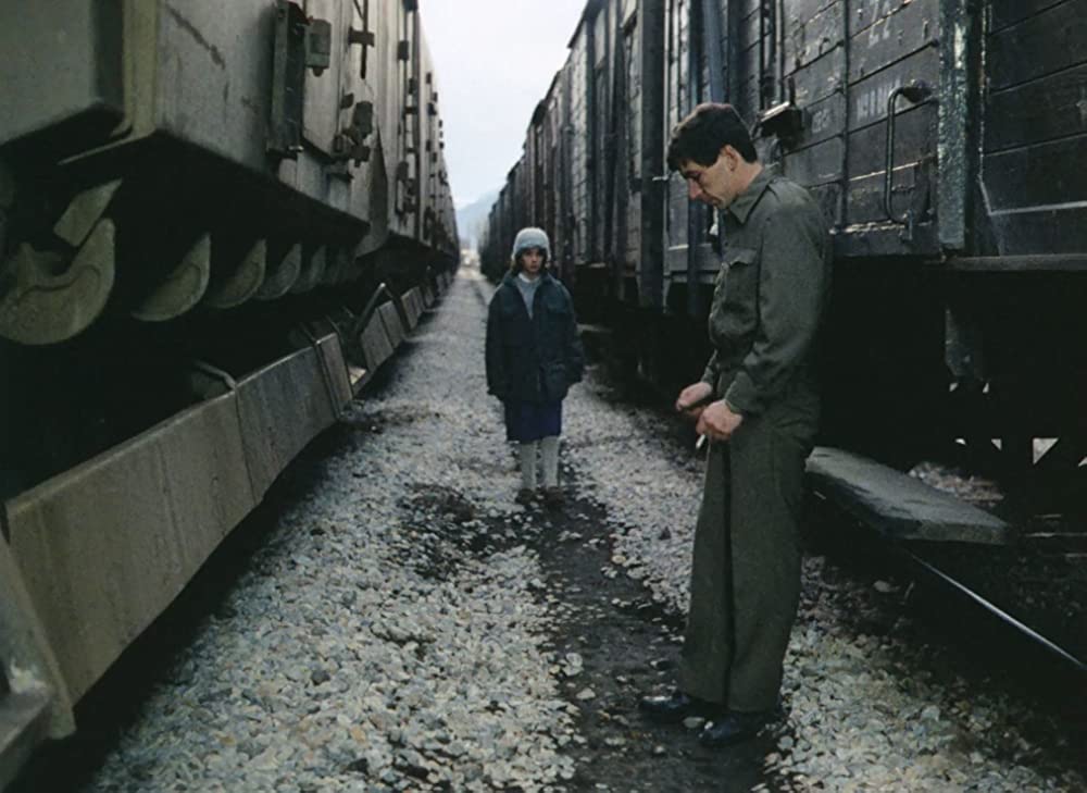 霧の中の風景の画像