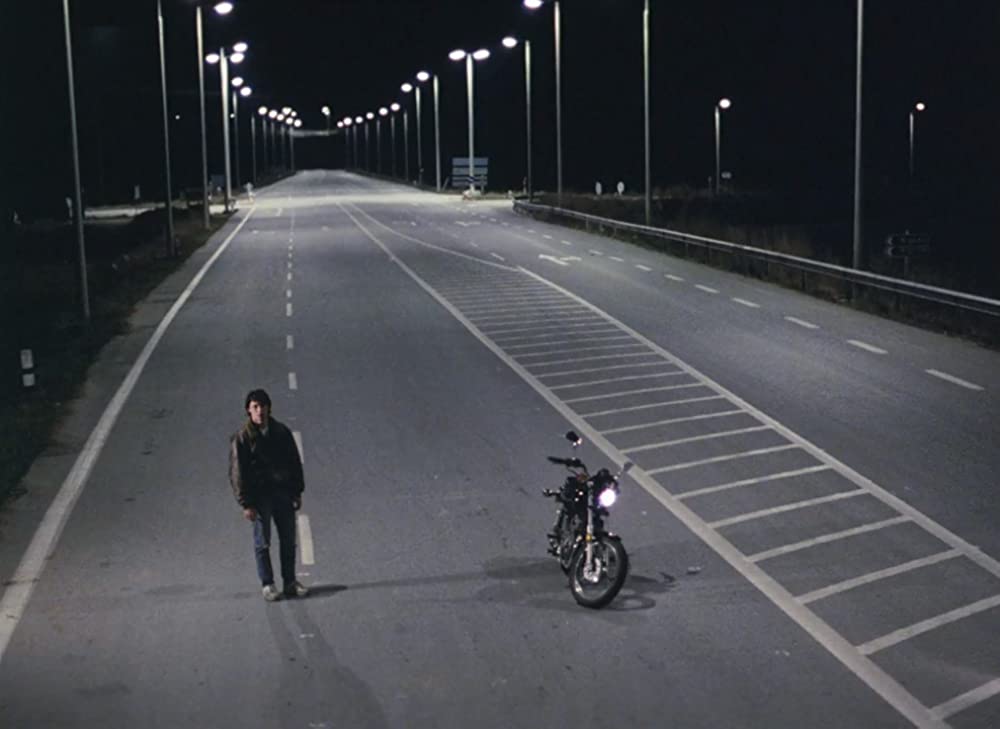 霧の中の風景の画像