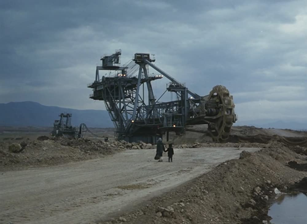 霧の中の風景の画像