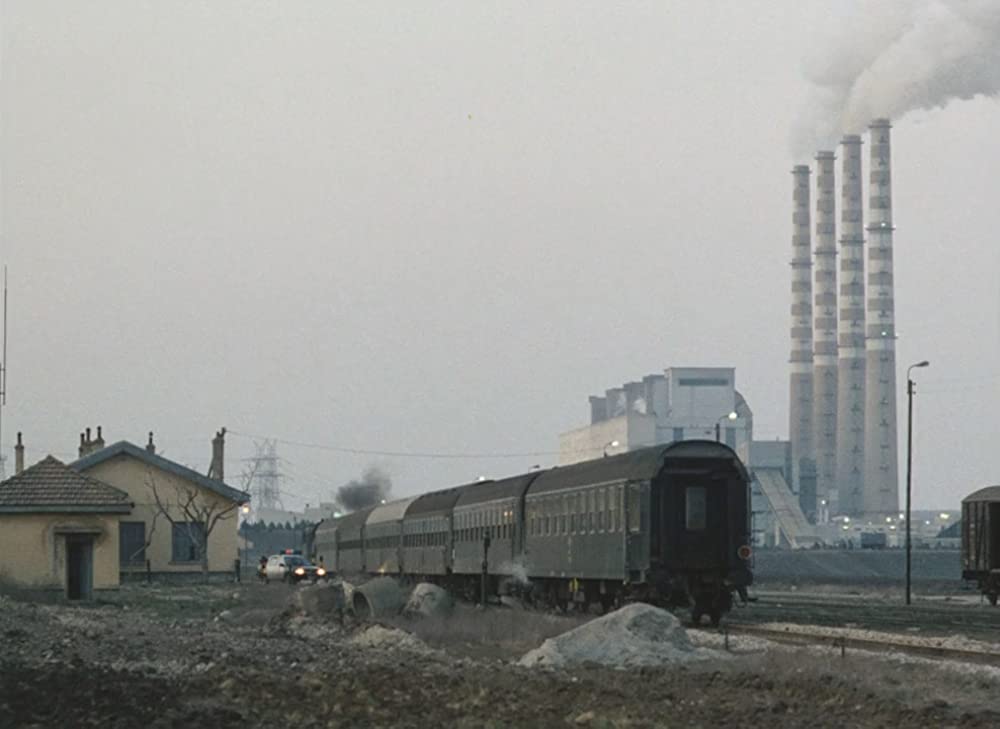 霧の中の風景の画像