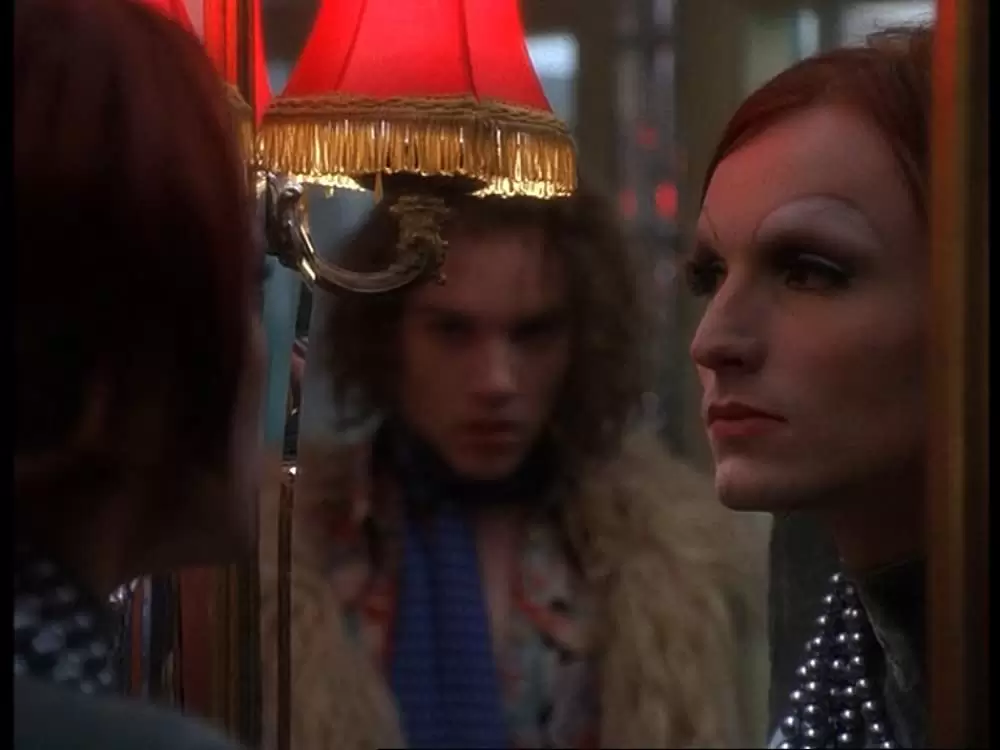 ベルベット・ゴールドマインの画像