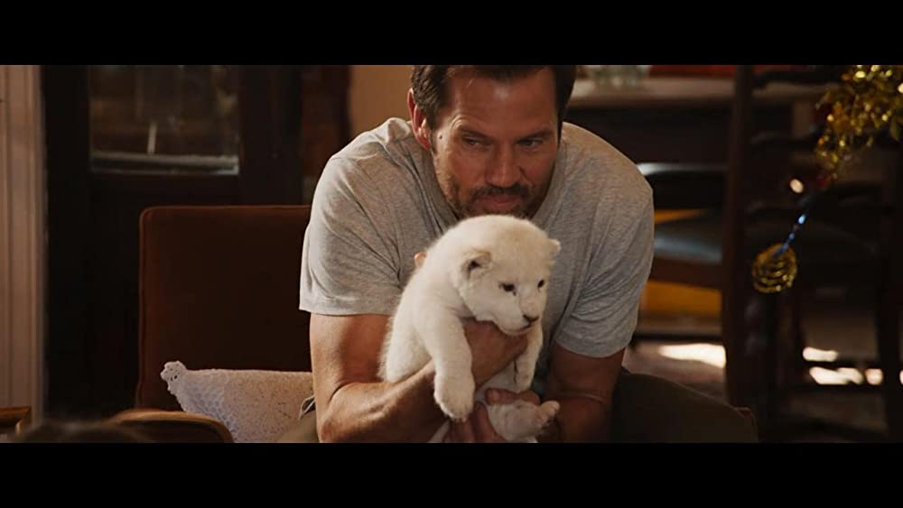 「ミアとホワイトライオン 奇跡の1300⽇」ラングレー・カークウッド & Thor the White Lionの画像