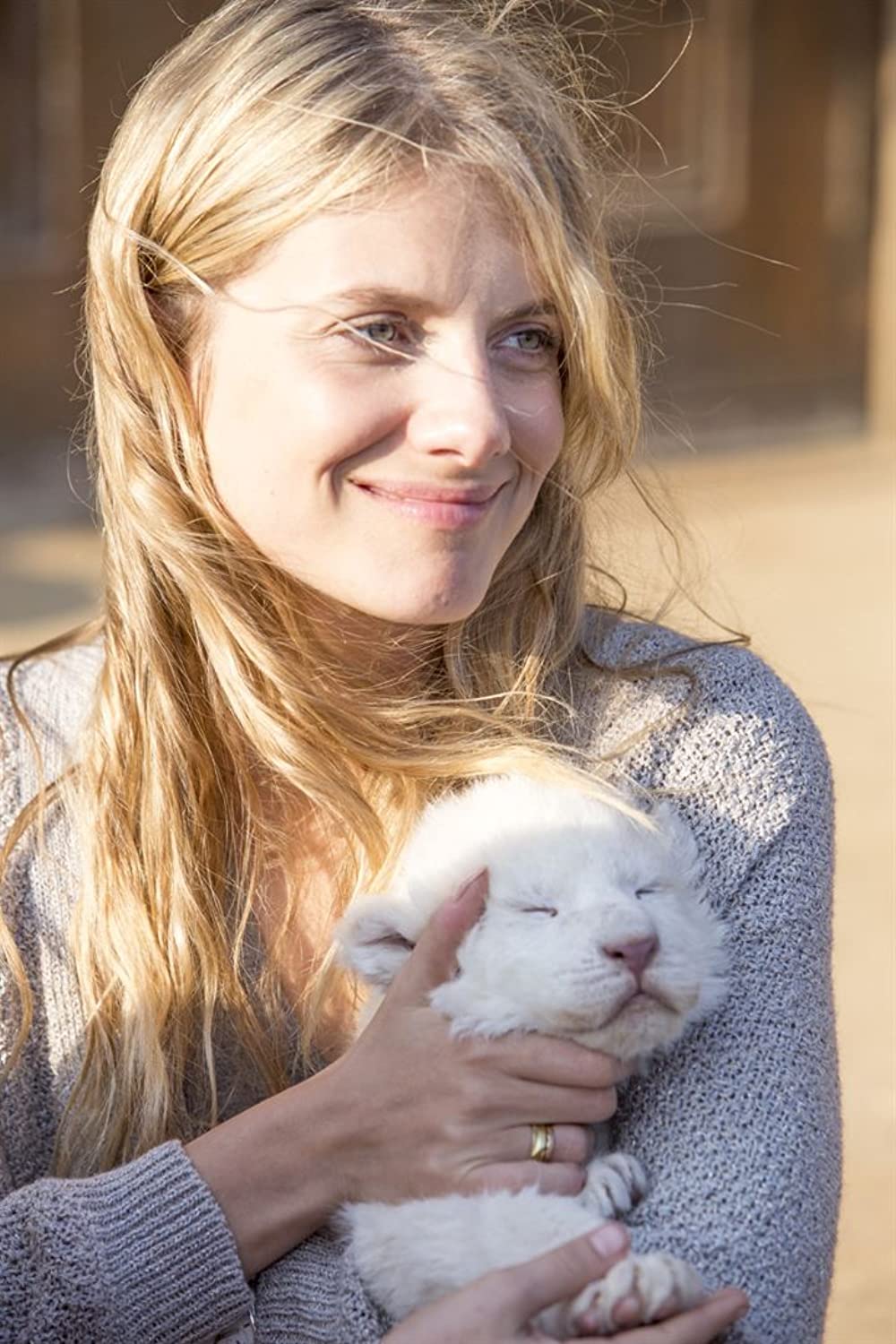 「ミアとホワイトライオン 奇跡の1300⽇」メラニー・ロラン & Thor the White Lionの画像