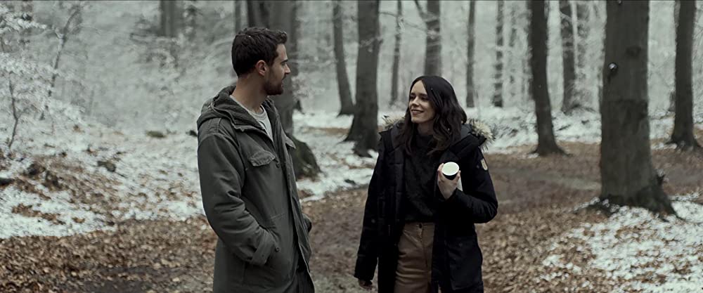 「アーカイヴ」テオ・ジェームズ & ステイシー・マーティンの画像