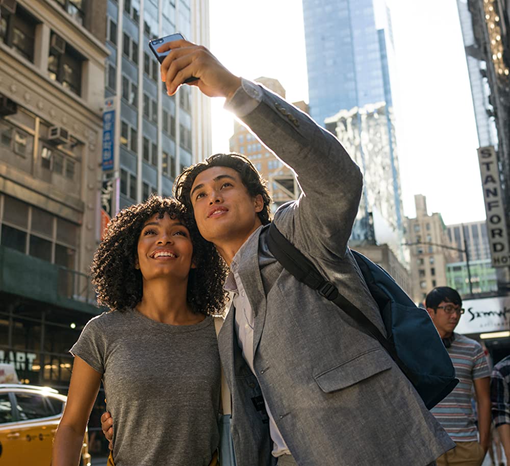 「サン･イズ･オールソー･ア･スター引き寄せられる２人」ヤラ・シャヒディ & チャールズ・メルトンの画像