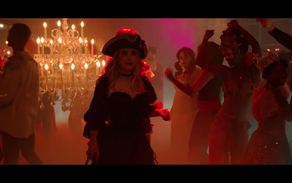 「ホリデーオンリー: とりあえずボッチ回避法?」エマ・ロバーツの画像