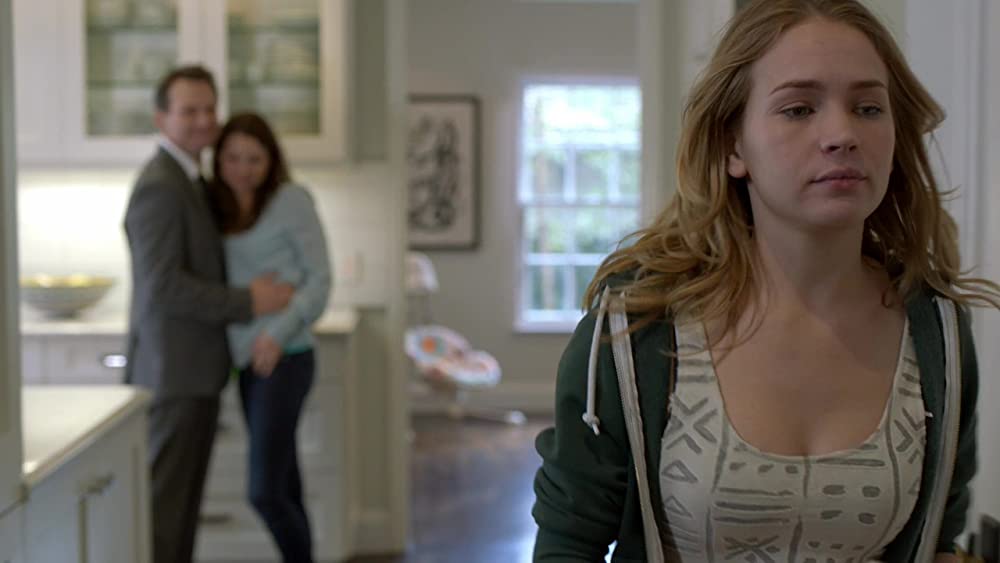 「アスク・ミー・エニシング 彼女の告白」クリスチャン・スレイター & キンバリー・ウィリアムズ＝ペイズリー & ブリット・ロバートソンの画像