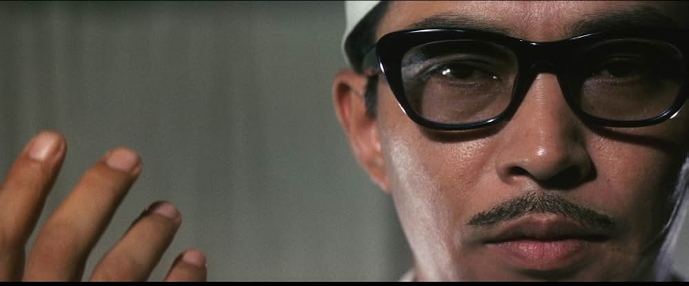 男の顔は履歴書の写真