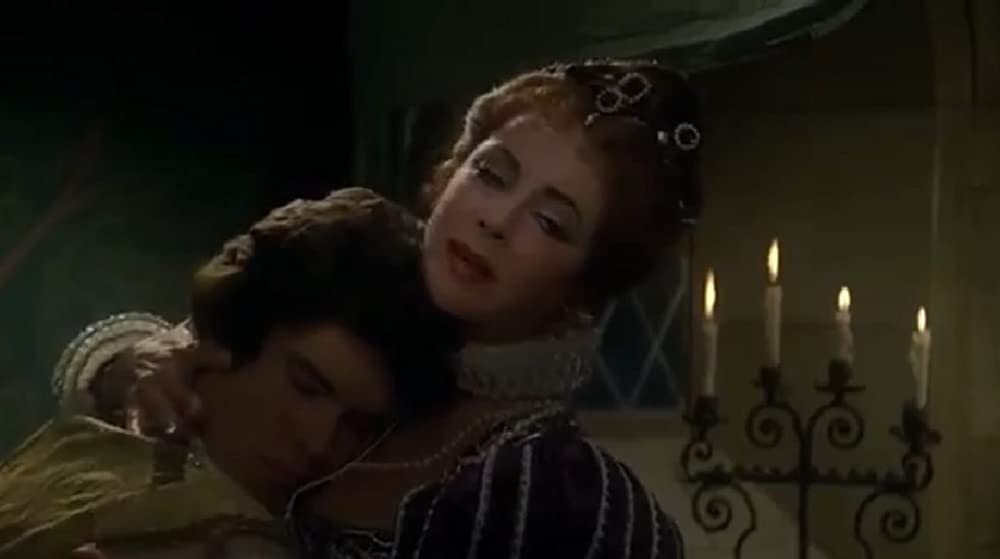 「クリスタル殺人事件」エリザベス・テイラー & ピアース・ブロスナンの画像