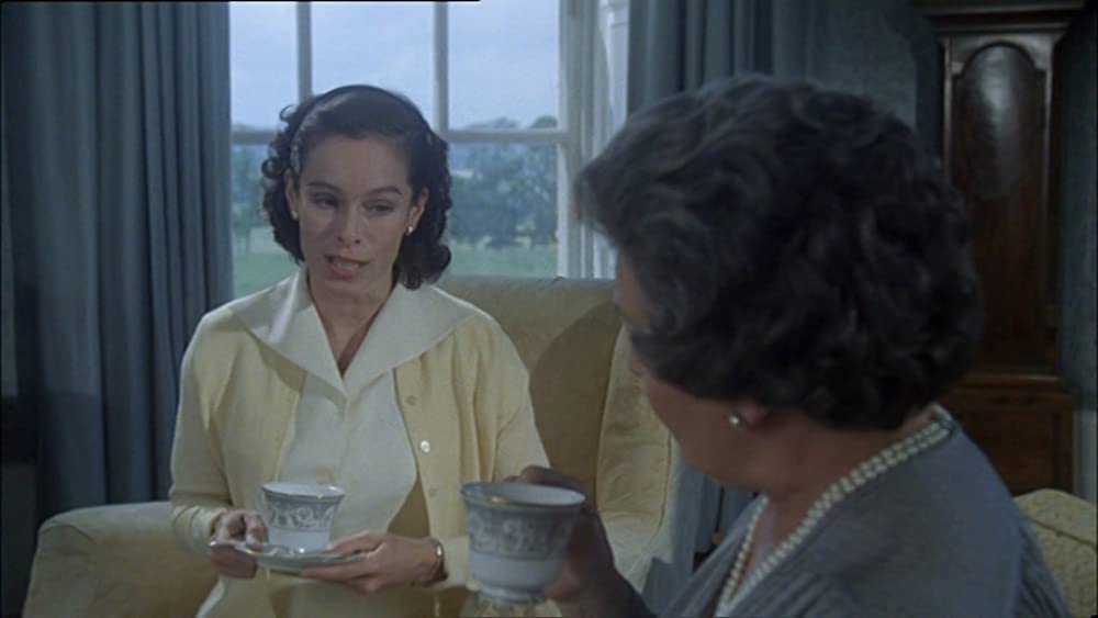 「クリスタル殺人事件」ジェラルディン・チャップリン & Margaret Courtenayの画像