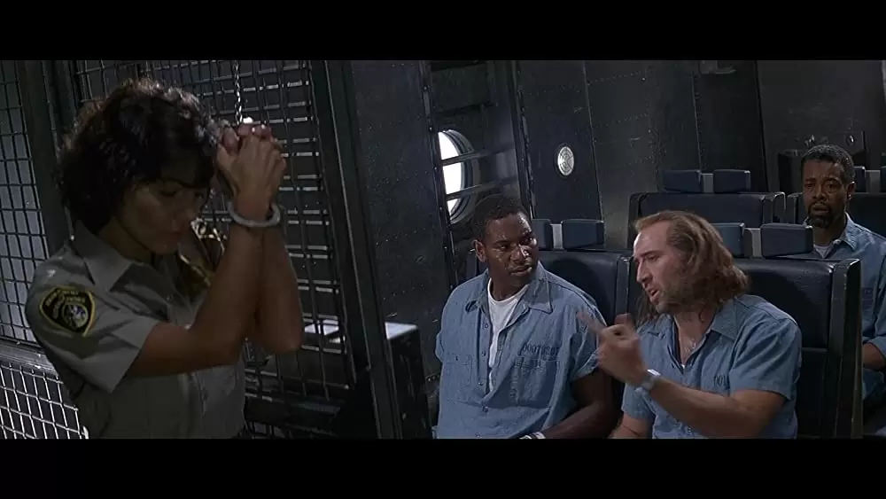 「コン・エアー」ニコラス・ケイジ & レイチェル・ティコティン & ミケルティ・ウィリアムソンの画像