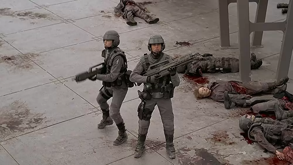 「スターシップ・トゥルーパーズ」ディナ・メイヤー & キャスパー・バン・ディーンの画像