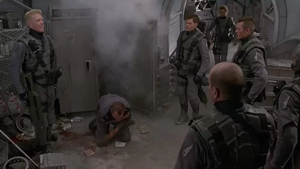 「スターシップ・トゥルーパーズ」マイケル・アイアンサイド & ディナ・メイヤー & キャスパー・バン・ディーン & ジェイク・ビューシイ & マーシャル・ベルの画像