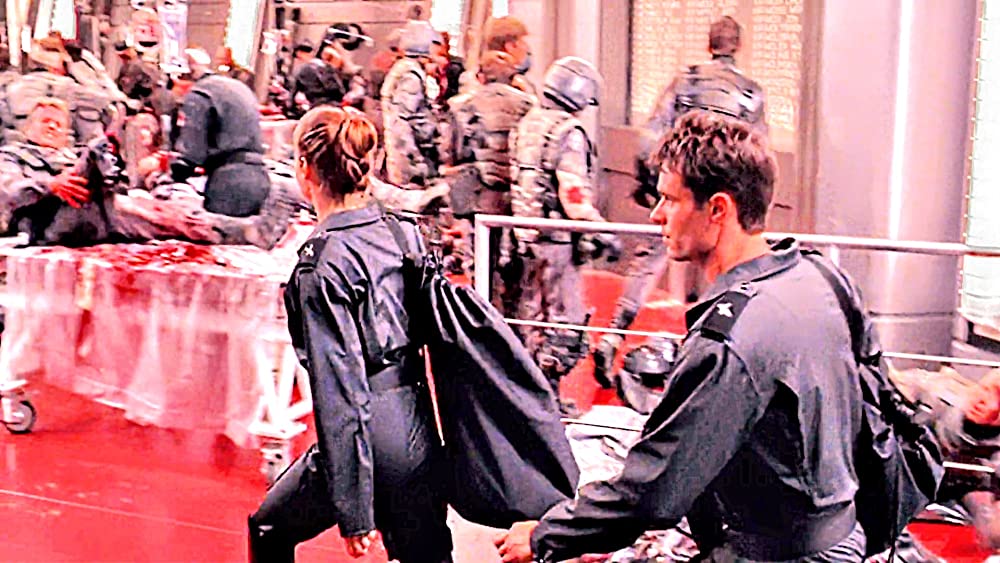 「スターシップ・トゥルーパーズ」デニース・リチャーズ & パトリック・マルドゥーンの画像