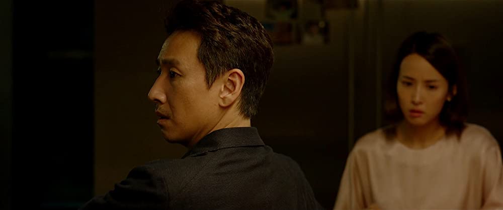 パラサイト 半地下の家族の画像